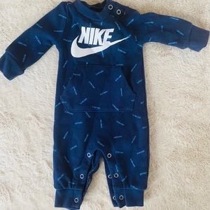 ⏰✨3 FOR 25✨⏰ Nike newborn onesie